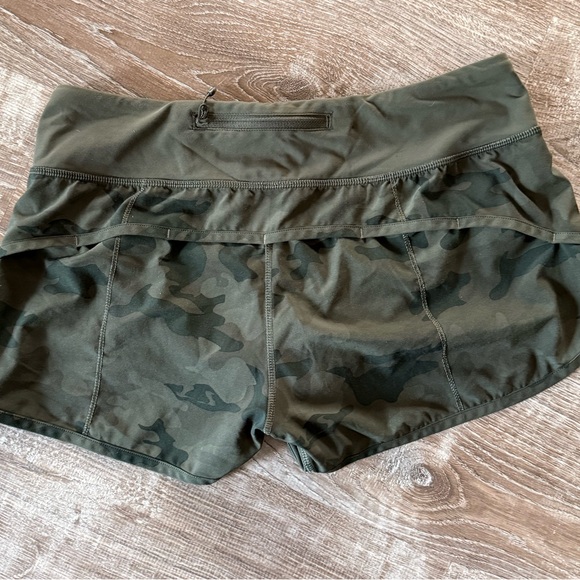 Lululemon Camo Speed Up Green Women's Shorts - Picture 2 of 6